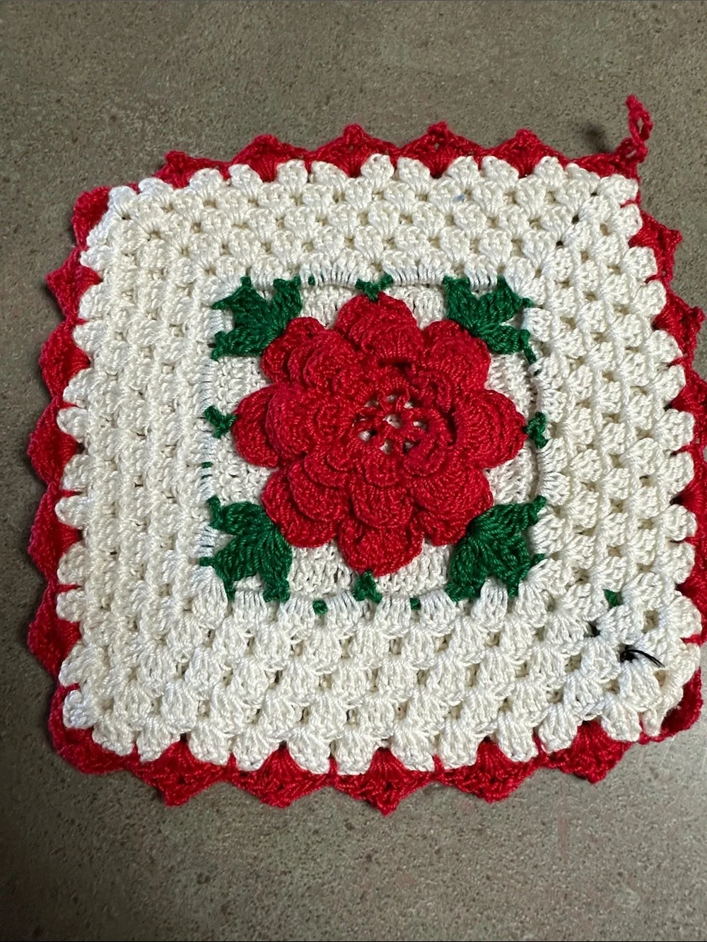 Vintage 4-Piece Handmade Crochet Potholder Set 3D Red Roses Granny Square